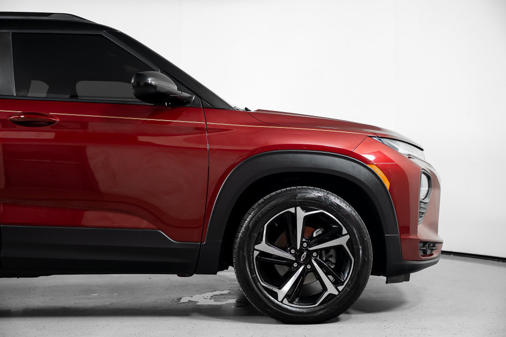 Used 2023 Chevrolet TrailBlazer RS w/ Sun and Liftgate Package FWD image 4