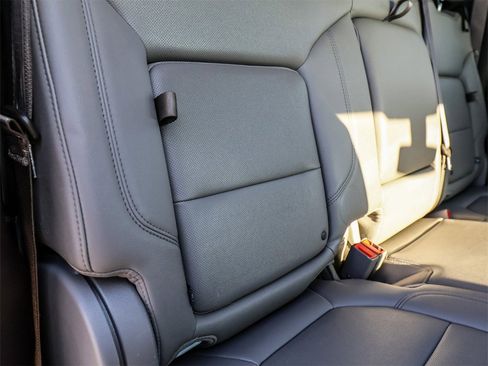 Used 2021 GMC Sierra 2500 SLT w/ SLT Preferred Package image 23