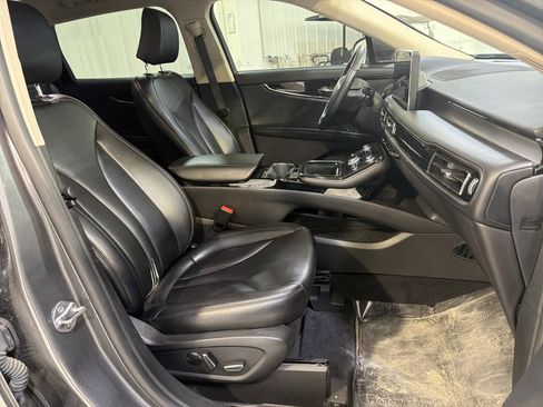 Used 2023 Lincoln Nautilus AWD w/ Premium Package image 3