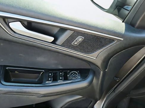 Used 2015 Ford Edge SEL AWD/4WD image 18