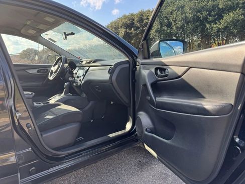 Used 2019 Nissan Rogue Sport S FWD image 12