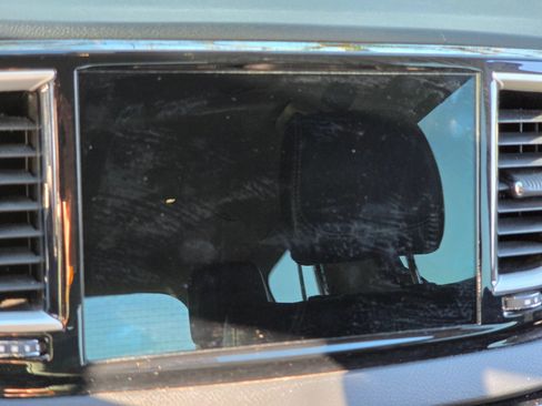 Used 2023 Chrysler Pacifica Touring-L FWD image 20