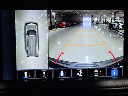 Used 2023 Chevrolet Suburban LT w/ Luxury Package image 29