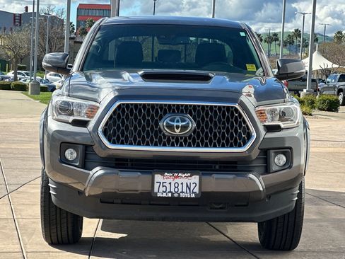 Certified 2018 Toyota Tacoma TRD Sport w/ Technology Package image 11