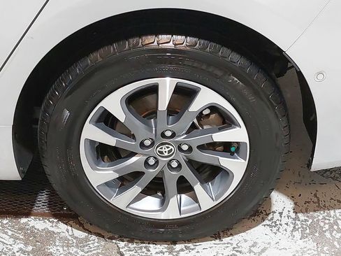Used 2020 Toyota Prius XLE w/ Advanced Technology Package FWD image 34