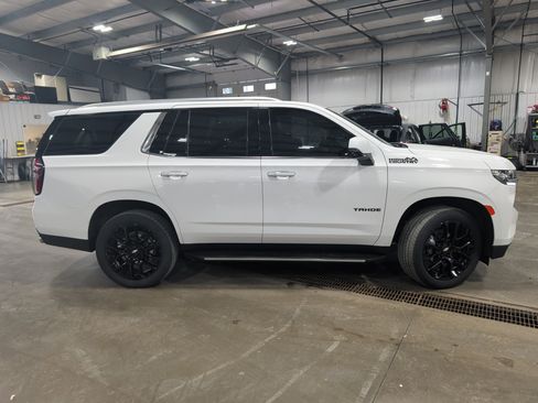 Used 2023 Chevrolet Tahoe High Country image 2