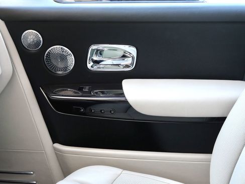 Used 2018 Rolls-Royce Phantom Sedan image 11