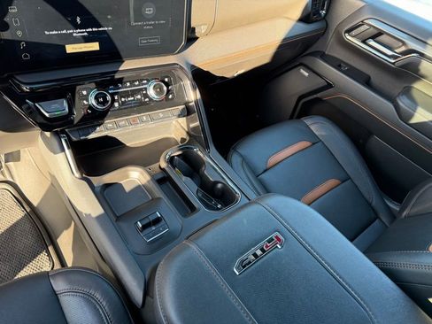 Used 2024 GMC Sierra 2500 AT4 w/ AT4 Preferred Package image 15