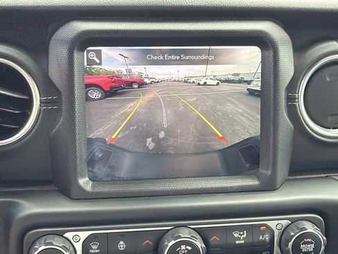 Used 2020 Jeep Gladiator Overland w/ Popular Equipment Package AWD/4WD image 32
