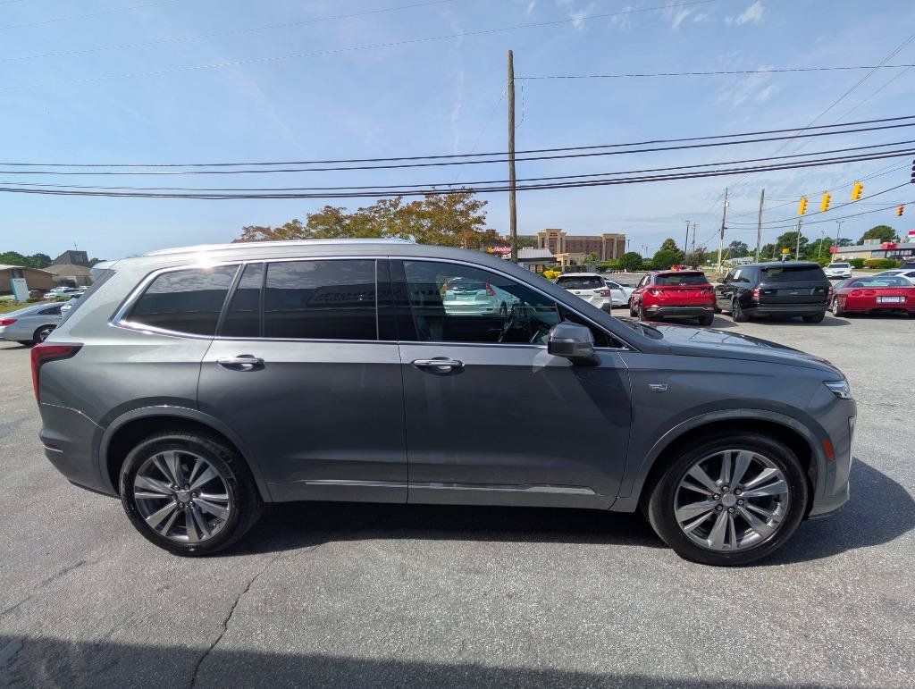 Used 2021 Cadillac XT6 Premium Luxury w/ Platinum Package FWD image 4