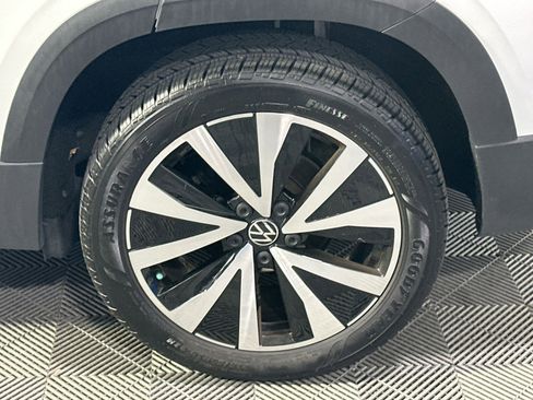 Used 2023 Volkswagen Taos SE image 12