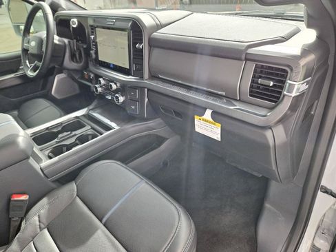 Used 2025 Ford F450 Platinum AWD/4WD image 46