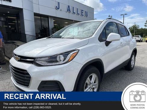 Used 2022 Chevrolet Trax LT w/ LT Convenience Package AWD/4WD image 1