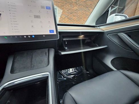 Used 2024 Tesla Model Y Long Range image 52