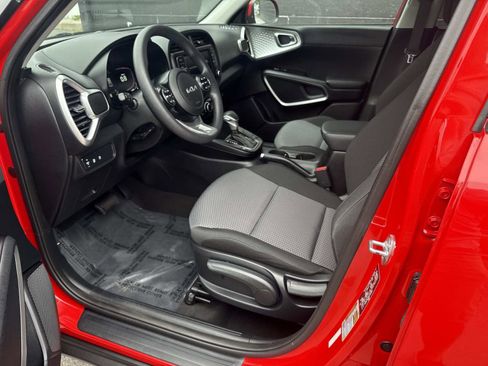 Used 2023 Kia Soul LX image 17
