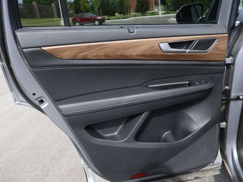 Used 2024 Volkswagen Atlas SE image 24