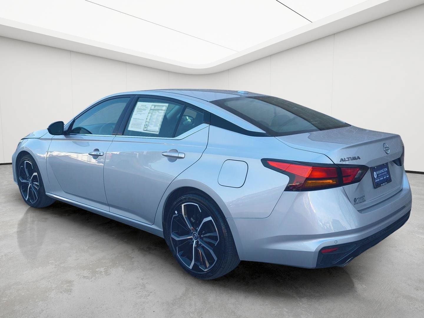 Used 2025 Nissan Altima 2.5 SR FWD image 33