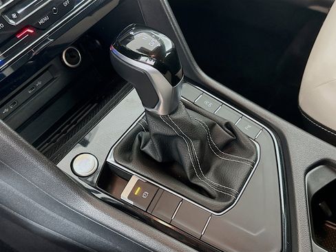 Used 2025 Volkswagen Taos SE image 24