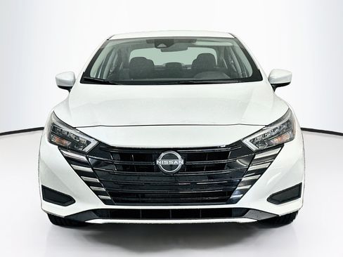 Used 2025 Nissan Versa SV FWD image 2