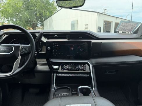 Used 2025 GMC Sierra 3500 Denali w/ Denali Reserve Package AWD/4WD image 17