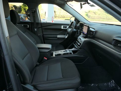 Used 2022 Ford Explorer XLT image 28