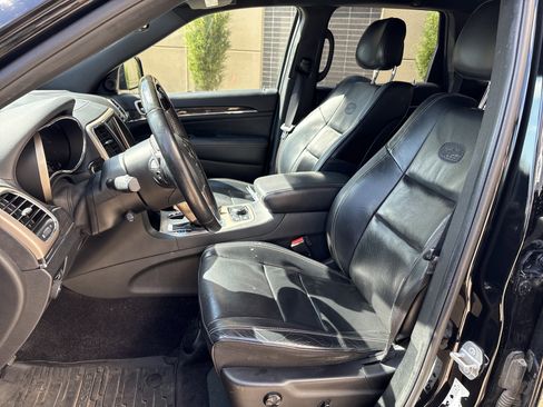 Used 2017 Jeep Grand Cherokee Overland image 16