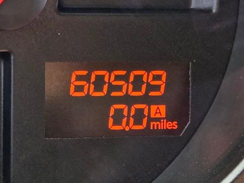 Used 2015 Nissan 370Z NISMO image 32