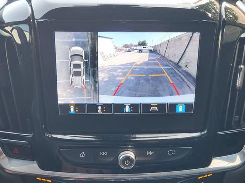 Used 2023 Chevrolet Traverse Premier FWD image 6