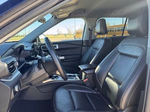 Certified 2023 Ford Explorer XLT w/ Equipment Group 202A AWD/4WD image 6