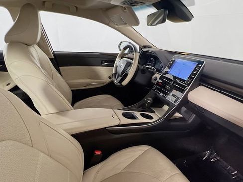 Used 2020 Toyota Avalon Limited image 25