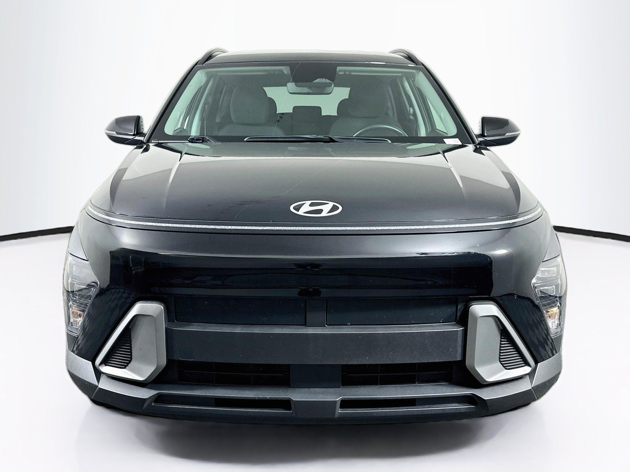 Used 2025 Hyundai Kona SEL FWD image 2