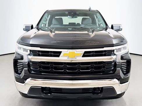 Used 2023 Chevrolet Silverado 1500 LT AWD/4WD image 2