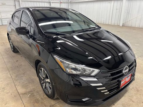 Used 2025 Nissan Versa SV w/ Trunk Package FWD image 1