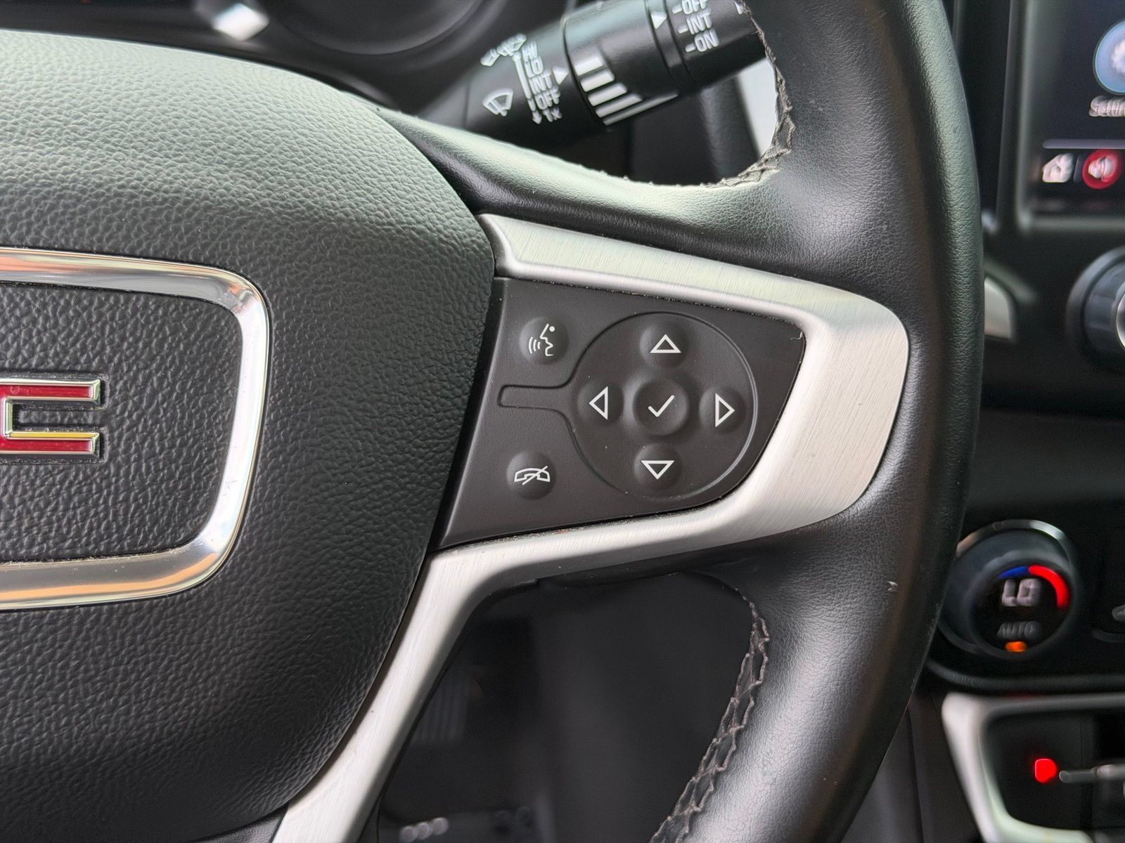 Used 2023 GMC Terrain SLT AWD/4WD image 18
