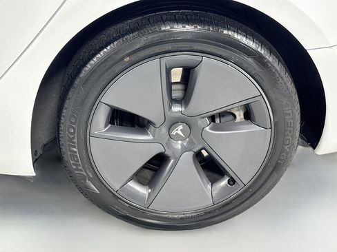 Used 2023 Tesla Model 3 Standard Range image 11