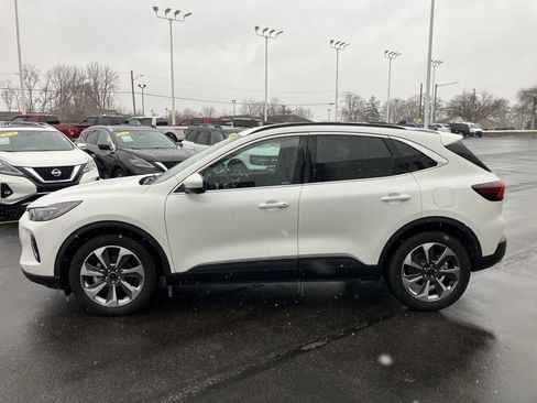 Used 2023 Ford Escape Platinum image 4