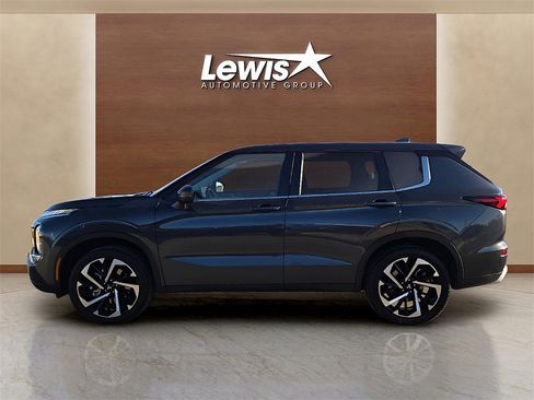 Used 2024 Mitsubishi Outlander SE image 2