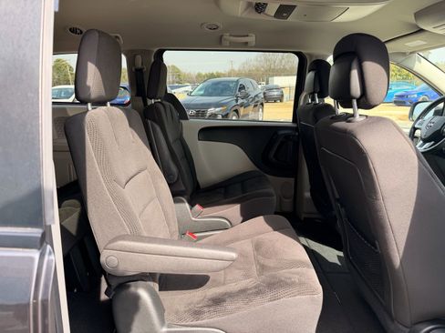 Used 2017 Dodge Grand Caravan SE w/ Power Window Group image 18