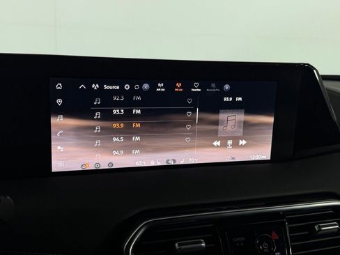 Used 2025 Nissan Armada SL w/ Captain's Chari Seat Package image 18