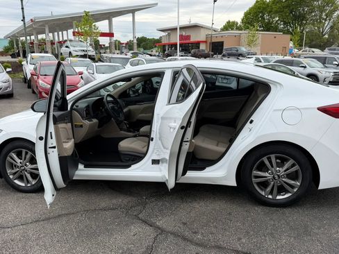 Used 2017 Hyundai Elantra Value Edition FWD image 16