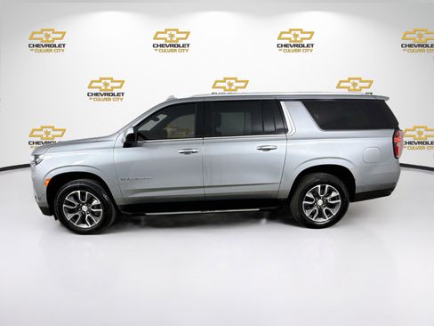 Used 2023 Chevrolet Suburban LS RWD image 5