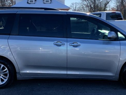 Used 2016 Toyota Sienna XLE image 6