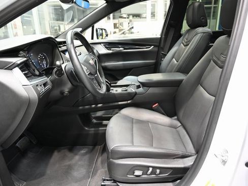 Used 2025 Cadillac XT5 Premium Luxury image 9