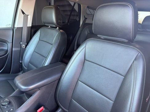 Used 2022 GMC Terrain SLT w/ LPO, Floor Liner Package image 8