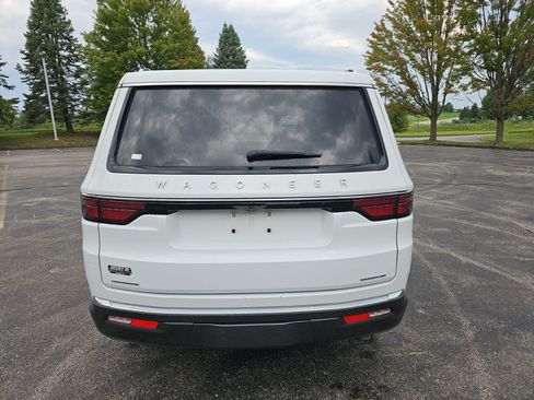 Used 2022 Jeep Wagoneer Series III w/ Rear Seat Video Group 1 AWD/4WD image 5
