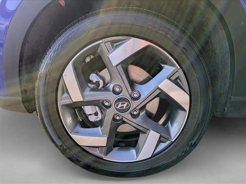 Used 2024 Hyundai Venue Limited image 24