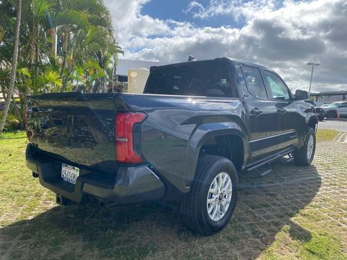 Used 2025 Toyota Tacoma SR5 AWD/4WD image 25
