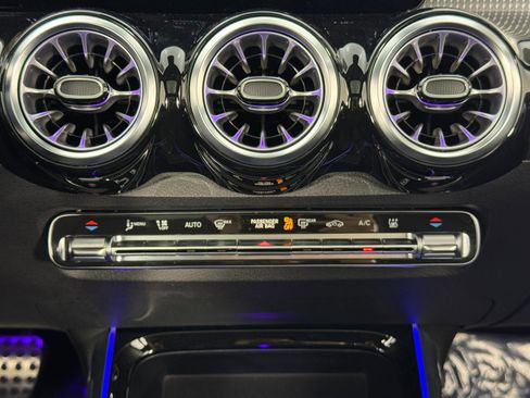 Used 2022 Mercedes-Benz EQB 350 4MATIC image 29