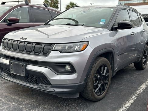 Used 2022 Jeep Compass Latitude FWD image 7
