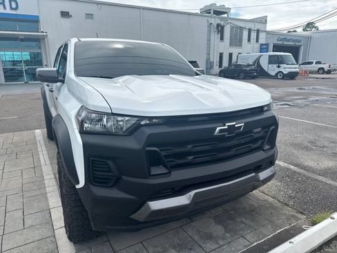Used 2025 Chevrolet Colorado Trail Boss AWD/4WD image 3